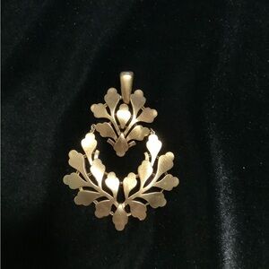 Vintage Gold Tone Leaf Hinged Pendant-EUC